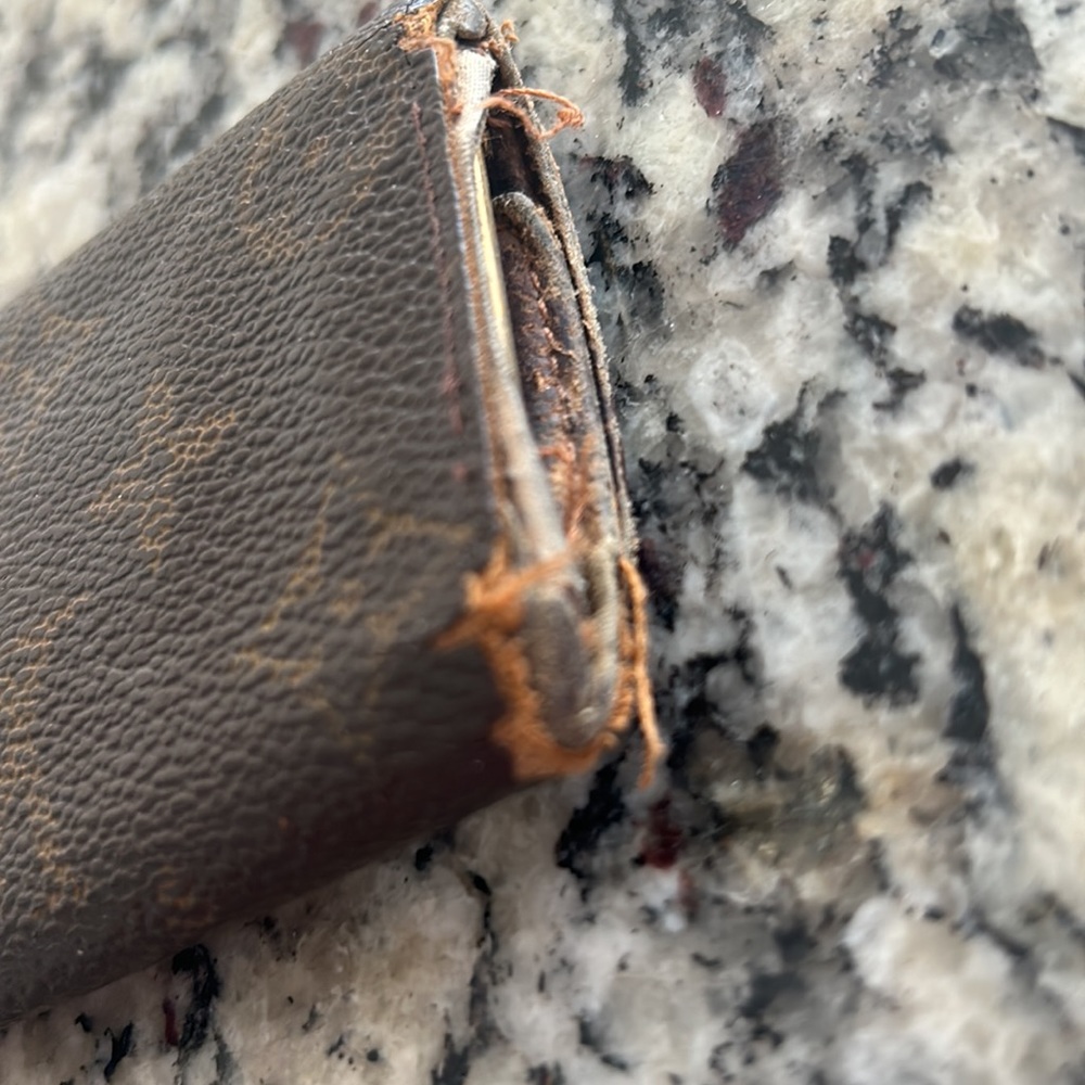 Louis Vuitton Monogram Key Case - Picture 9 of 11